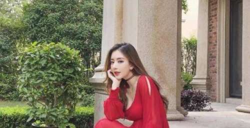 天王嫂方媛晒近况，素颜出镜女儿侧脸，孩子长相超像郭富城