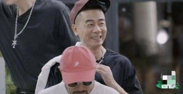 《披哥》26位哥哥搬离宿舍引泪目？对不起，我却半夜笑到捶床