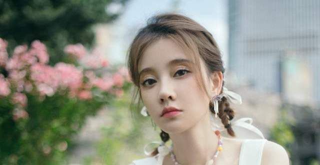 谁听谁哭！致敬毕业季无数，冯提莫唱的如何？
