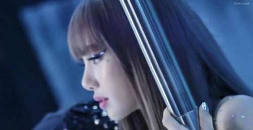 Lisa出道曲在韩流不受欢迎，音源成绩难拿出手，melon不能刷数据