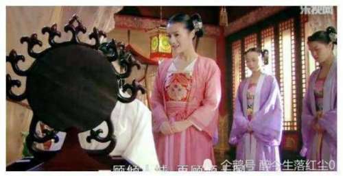 出场前吹成绝世美人，出场后却大失所望，看了感觉真尴尬