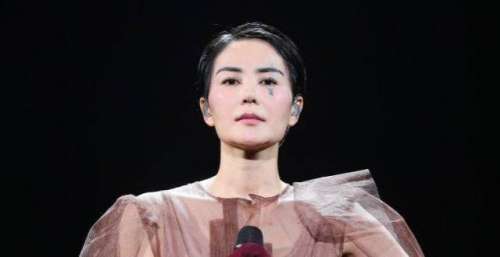 好声音不缺乏，为什么现在乐坛出不了“歌神”“天后”了？