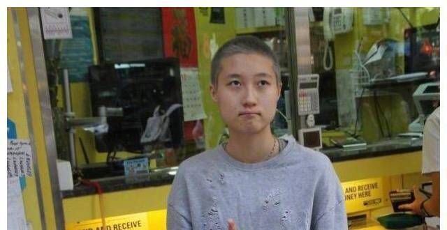 22年前吴绮莉借孕逼宫，被成龙嫌弃，毁掉人生的不止他们俩