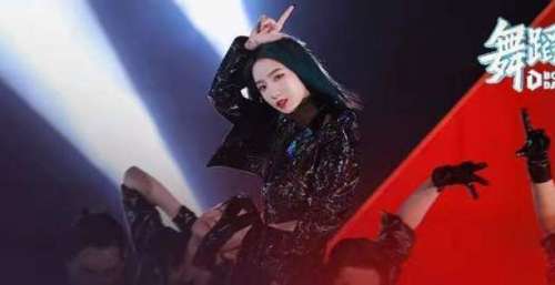 佟丽娅兑现承诺首跳女团舞，金晨十年后再跳傣族舞美翻全场！