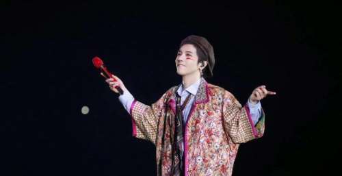 火星演唱会海报正式发布，华晨宇担任总导演，首次挑战梦幻风格