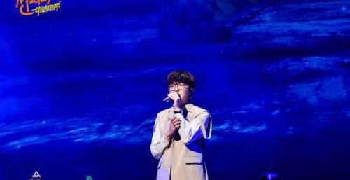 李宇春亮相“来电之夜”：期待下月在家乡成都的个唱