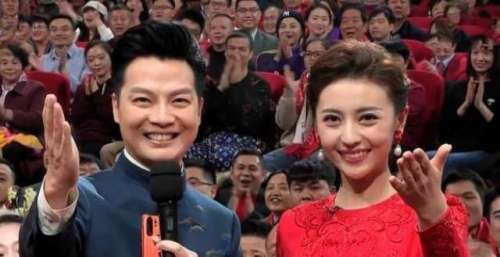 现场的观众可不是普通人，很多都是职业演员，也在表演