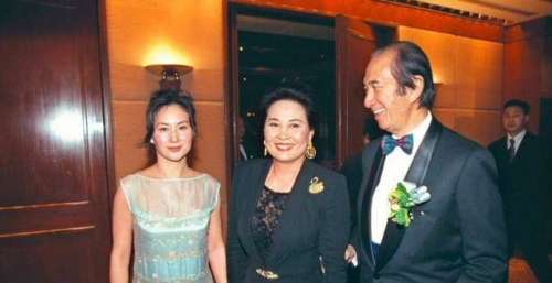 何超琼公司举办线上论坛，很多女名人上榜，郭晶晶也榜上有名