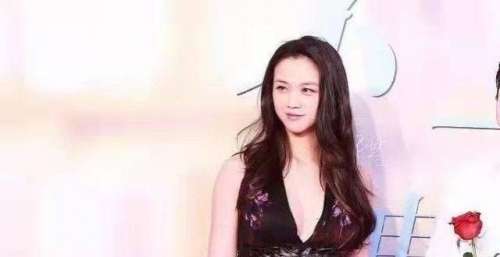 汤唯走红毯膀大腰圆壮了不少，网友却赞：胖了反而更美