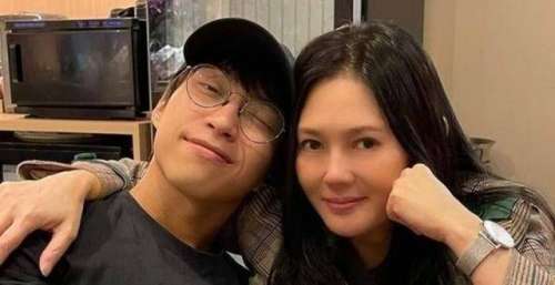 55岁李丽珍近照曝光，皮肤白皙美貌出众，与31岁男星互动亲密