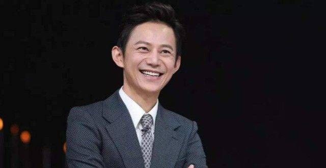 何炅哭了，可我却再也同情不起来