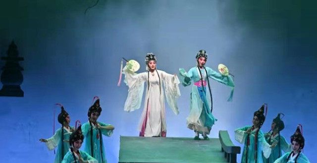 新民快评｜传统戏剧要让年轻人可亲可近