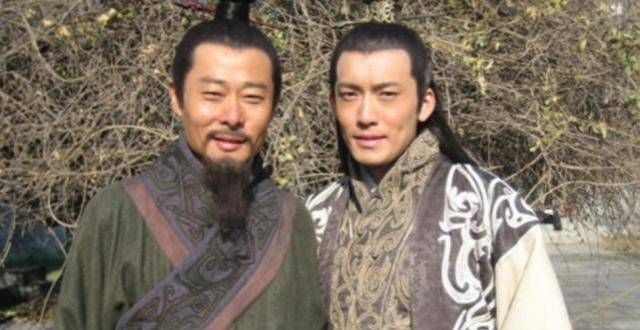 一亮相就是“谍战脸”，平心而论，《前行者》要感谢金牌配角霍青