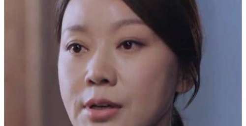 《突围》谁注意到何琳？44岁依然很显年轻，但一张脸感觉很别扭