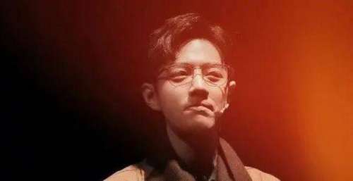 肖战泪洒舞台，凌晨两点的剧院留下感动，幕后故事更有温度
