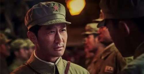 能不能别再发爱国财了？惨遭集体抵制的吴京，到底动了谁的奶酪？
