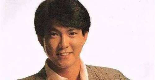 同是功夫明星：一个功成身退家庭美满，一个瘫痪在床被“追债”