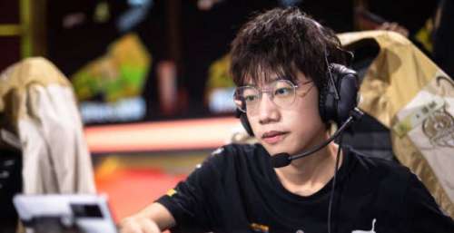 Hero祝福清融生日快乐，海报被粉丝疯狂吐槽，清融的发文解读不一