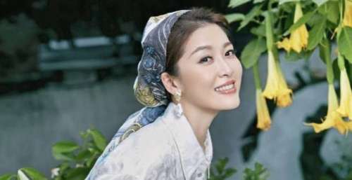 周励淇近况曝光！晒素颜无滤镜美照，42岁肌肤堪比少女