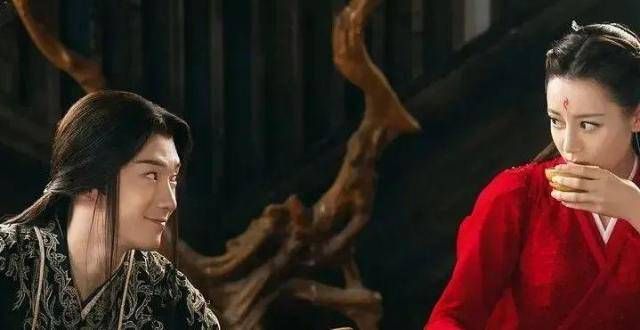 枕上书220：东华又吃小燕的醋，怂恿凤九在神魔大战中大义灭亲