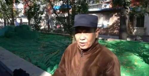 北京大爷吐槽德云社，相声还没自己说得好，不让带零食花钱买瓜子