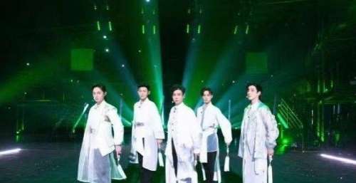 《披哥》17人成团，2人让观众不服气，1人成功逆袭，1人意难平