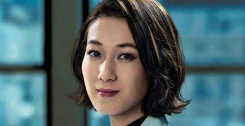 她曾是tvb五小花之一，和老公认识4天就结婚，如今生下一儿一女