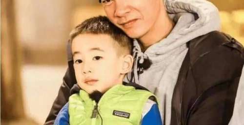 靠儿子靠老婆的陈小春，凭什么翻红？