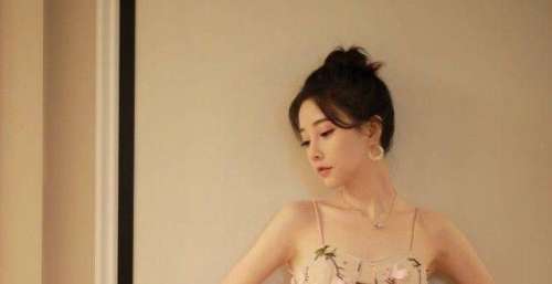 被多位音乐人点评，冯提莫唱功引热议，她实力怎么样？