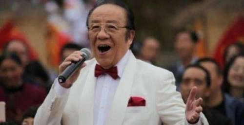80岁杨洪基rap炸重阳晚会，网友留言，老年生活正确打开方式