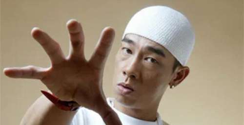 为何“夜蒲王”陈小春娶应采儿后甘愿被严管？“豪门”她曾不屑进