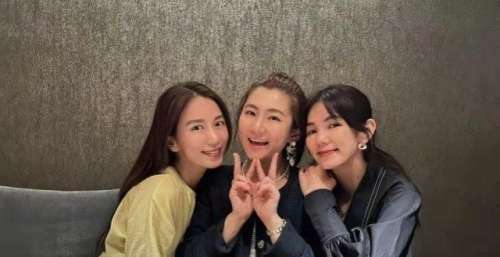 SHE合体为任家萱庆生，Selina自称40一枝花，姐妹旅行感情依旧