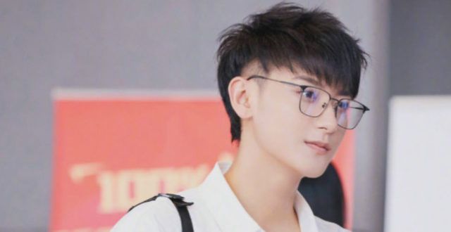 黄子韬带新人合作新歌《我放弃》上线，网友：好老板太暖心