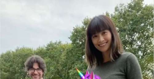 陈法拉晒温馨全家福，与外籍丈夫陪女儿骑马，夸小公主像苹果般甜