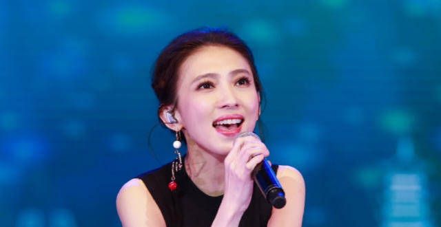 曾与周杰伦 孙燕姿共同入围最佳新人，现成为《我们的歌》大魔王