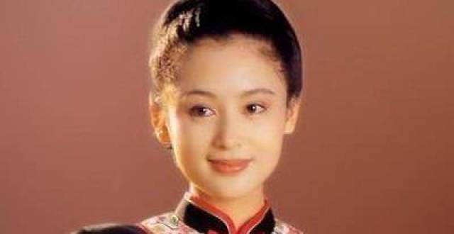 女明星年轻时有多美？张敏一眼万年，陈红美得惊人，红姑很意外