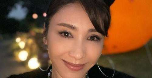 55岁刘嘉玲扮兔女郎，50岁黎姿扮猫女，42岁的她陪孩子超幸福