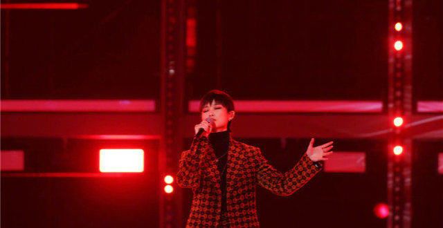 李宇春沸腾之夜尽显唱跳实力 挑战4米高台演唱燃力十足