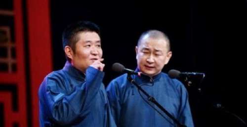 非遗相声大会落幕，姜昆穿大褂表演《乐在其中》，一点被网友质疑