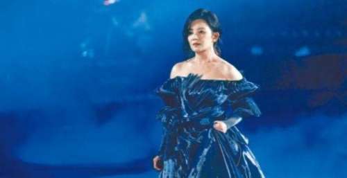梁静茹离婚后努力拼事业，离开儿子24天，到国外参加音乐节