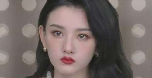 宋祖儿直播生图曝光！比精修还惊艳，网友：最美港风富贵千金