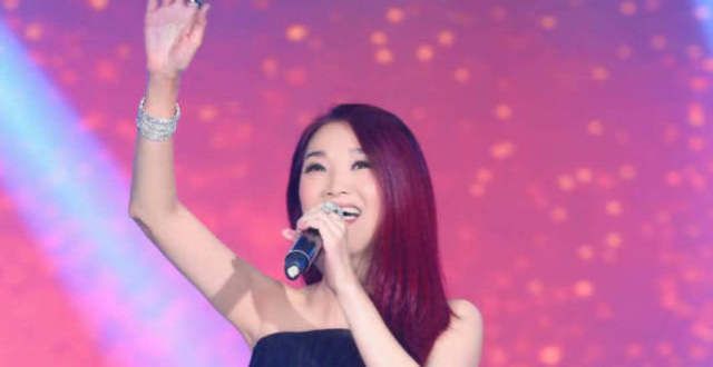 53岁许秋怡成为商演常客，丈夫童星出身，被封“白马王子”