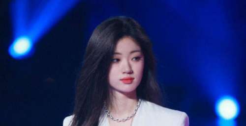 《我们的歌》团战赛，单依纯组获胜，这位女歌手，能否问鼎总冠军
