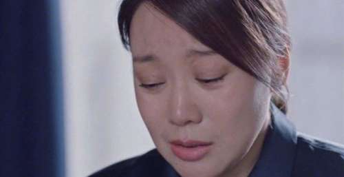 台词生硬表情夸张，50岁闫妮的演技，越来越没法看了