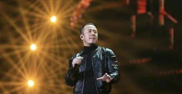 杨坤为什么突然就不“红”了，看他做的那些事，就一点也不奇怪了