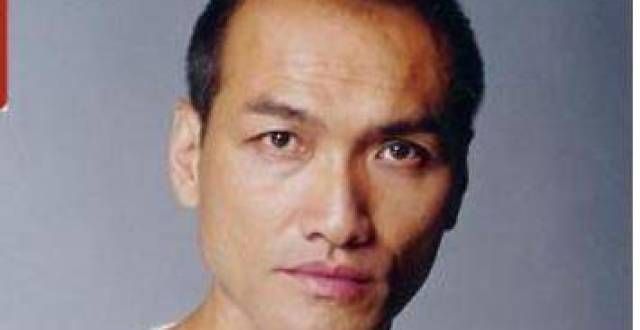 他曾进军好莱坞还“挑战”林峰，如今兼职当司机和老中医