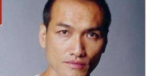 他曾进军好莱坞还“挑战”林峰，如今兼职当司机和老中医
