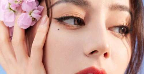 迪丽热巴∶人间花仙子，共绘梦幻之境！