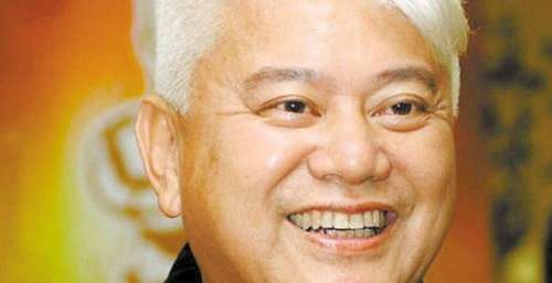 当年陈百祥开着跑车嘲笑谭咏麟卖唱挣钱辛苦，落魄后反靠对方接济