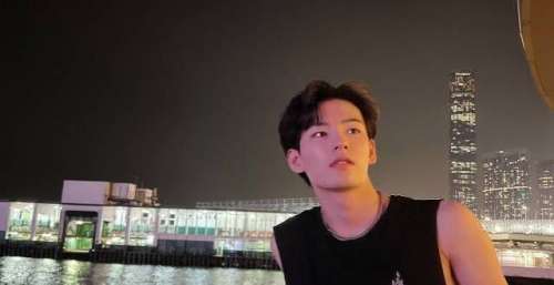 姚柏南搭档同门师姐陈静首次触电大荧幕 趁拍摄空档游香港迪士尼